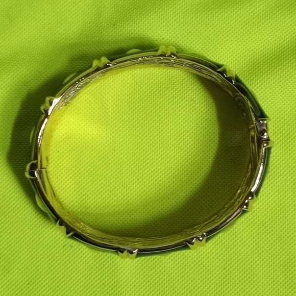 Goldtone blue gold pyramids hinged clamper bracelet - Picture 3 of 5